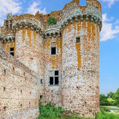 Camping Awesome Stacaravan In Chef-Boutonne