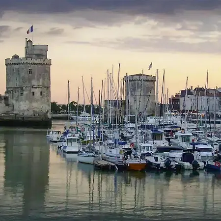 Awesome Stacaravan In * Chef-Boutonne