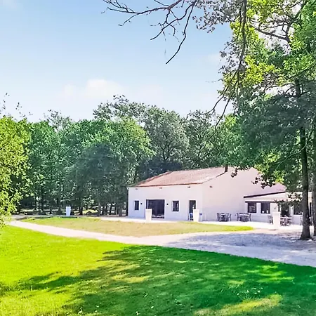 Awesome Stacaravan In Kemping *