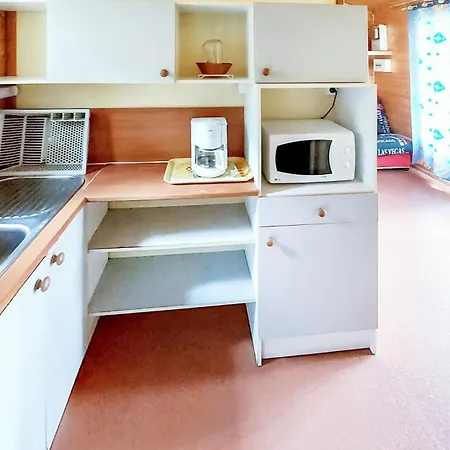 Awesome Stacaravan In * Chef-Boutonne