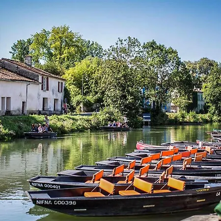 Awesome Stacaravan In Chef-Boutonne