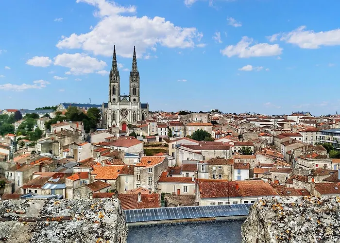 Awesome Stacaravan In Chef-Boutonne