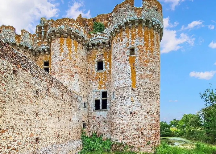 Camping Awesome Stacaravan In Chef-Boutonne