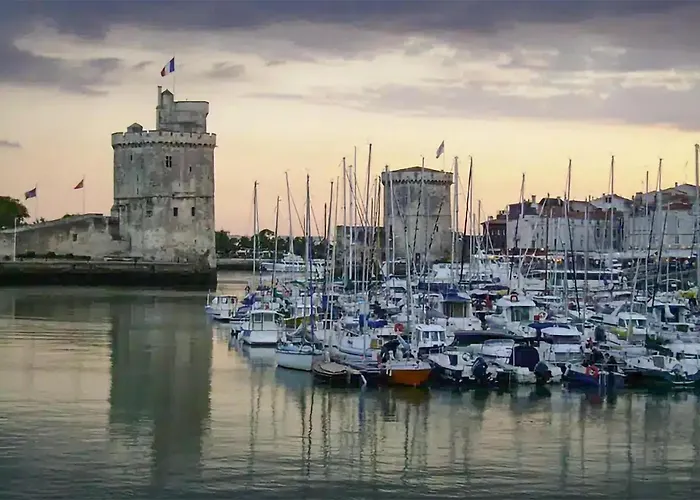 Awesome Stacaravan In * Chef-Boutonne