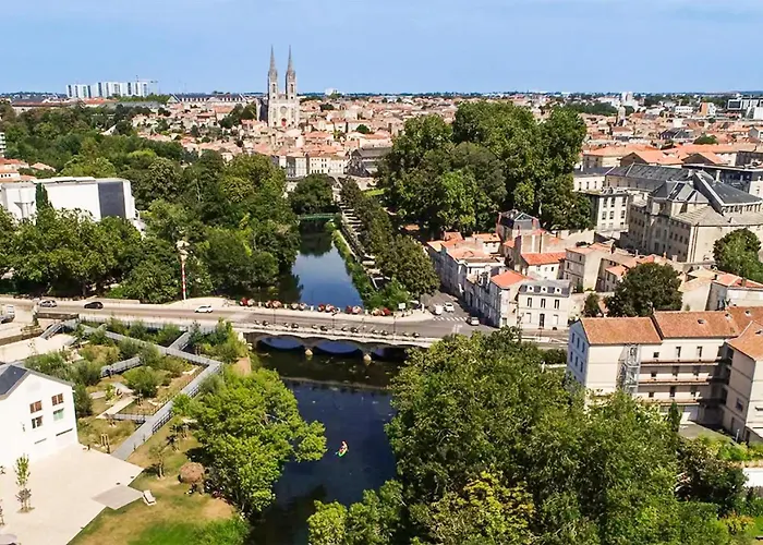 Camping Awesome Stacaravan In Chef-Boutonne