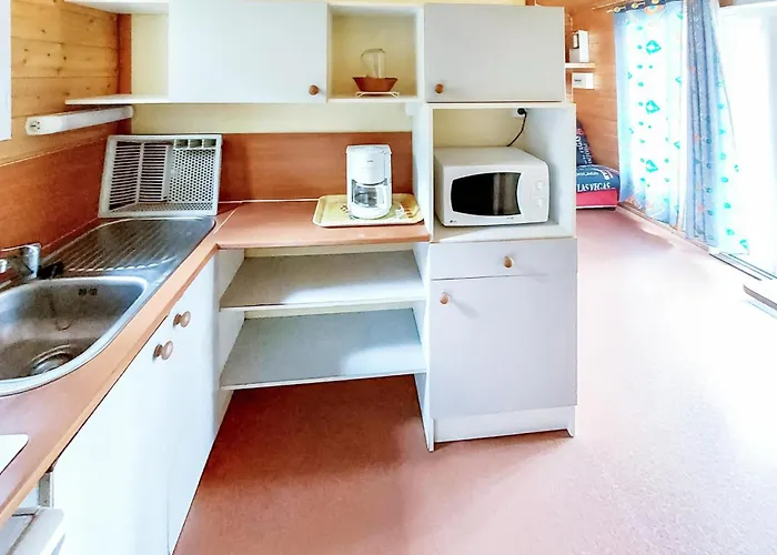 Awesome Stacaravan In * Chef-Boutonne