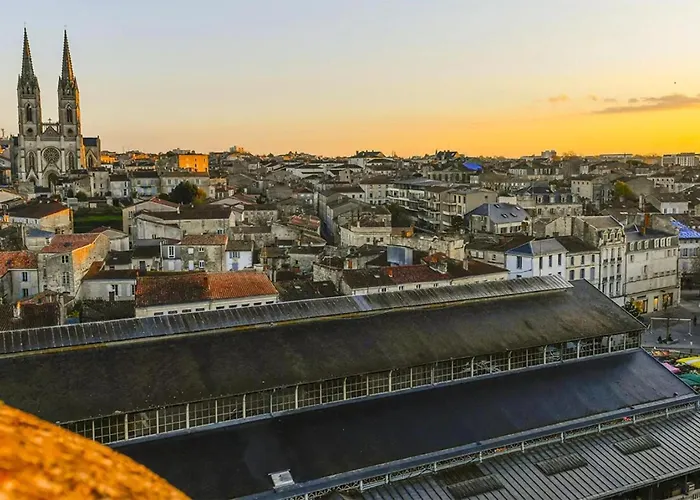 Awesome Stacaravan In Kemping