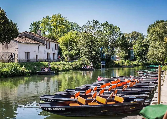 Awesome Stacaravan In Chef-Boutonne
